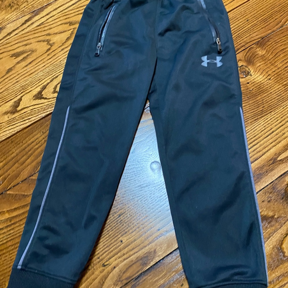 Under armor cuffed pants size 4